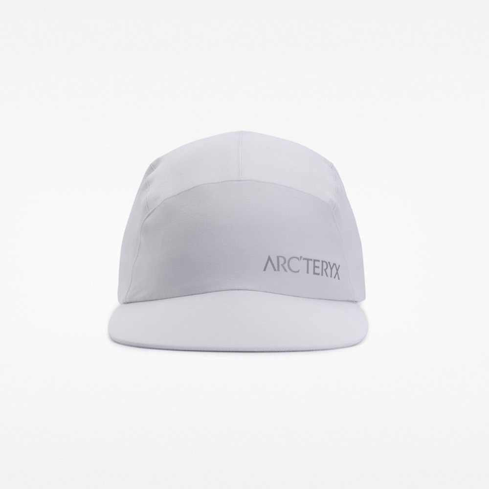 ARC’TERYX paltz cap in solitude white ( Msrp 70$ )